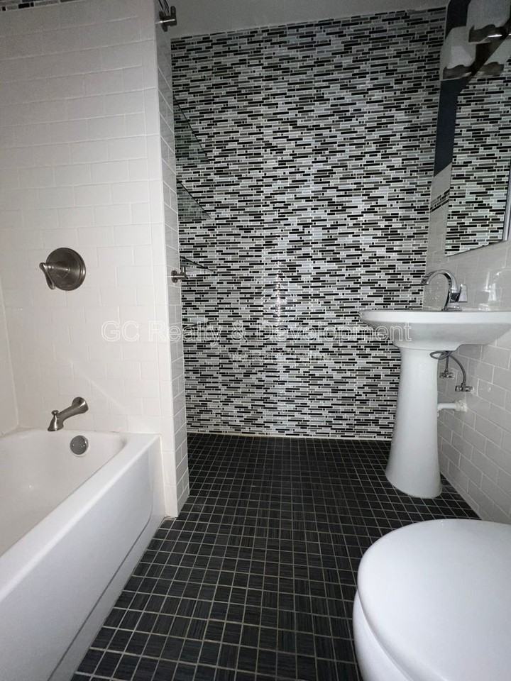 2145 N Lakewood Ave #3NR - Photo 5 of 17