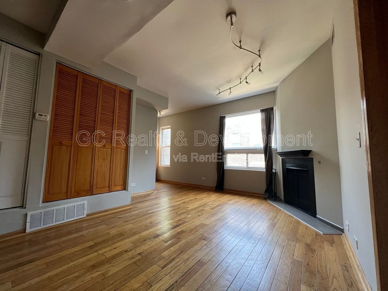 2145 N Lakewood Ave #3NR - Photo 7 of 17