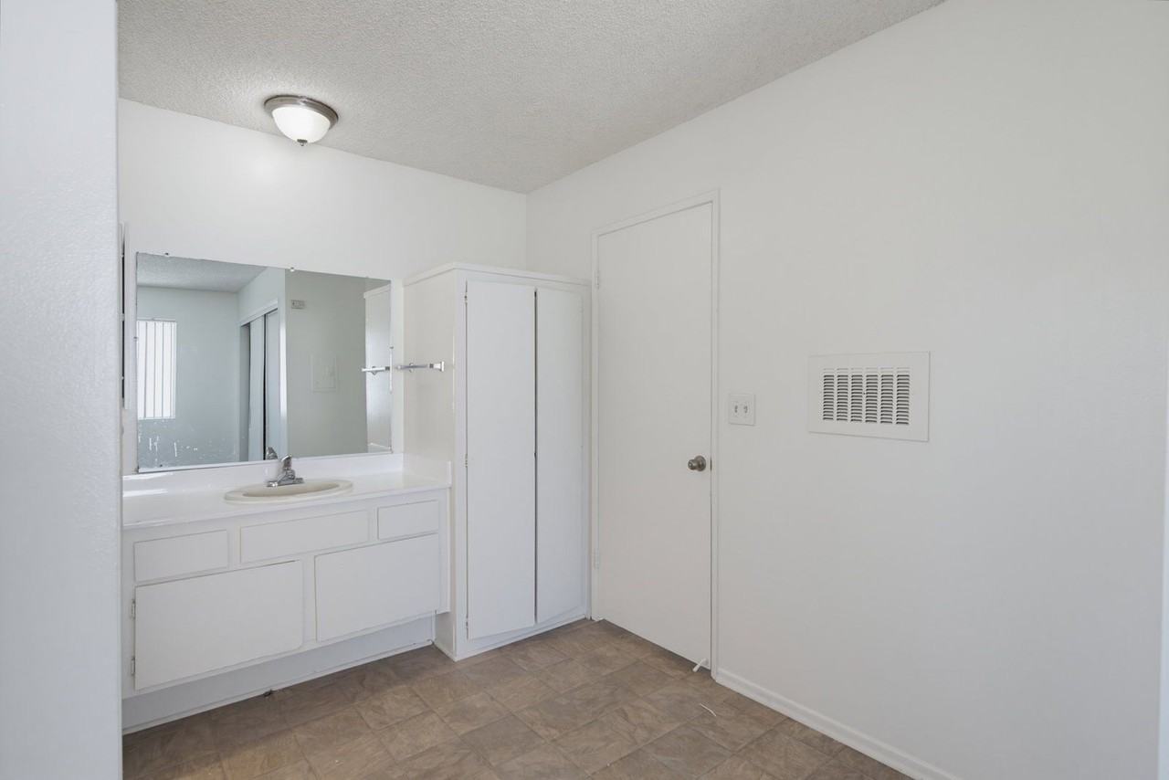 6907 Whitsett Ave #205A - Photo 2 of 13