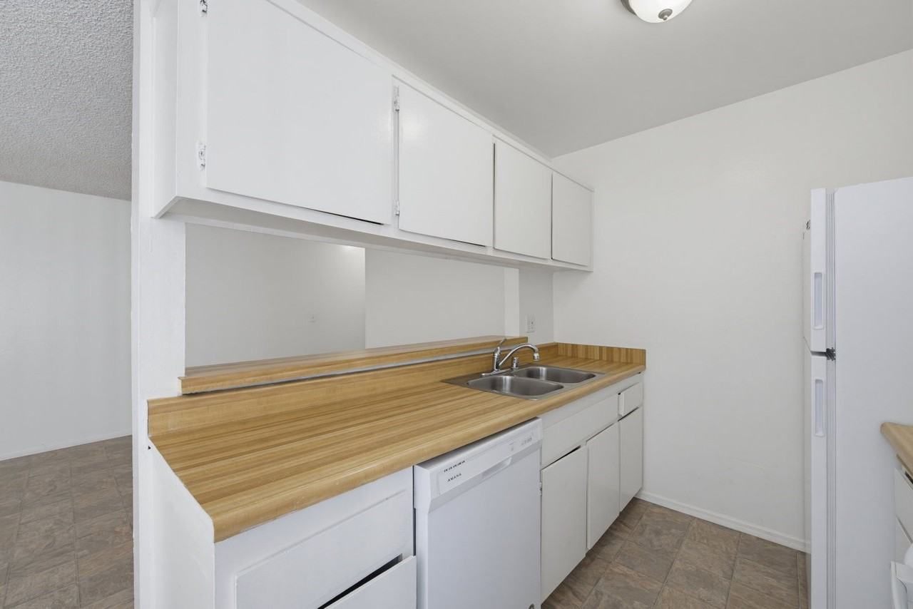 6907 Whitsett Ave #205A - Photo 6 of 13