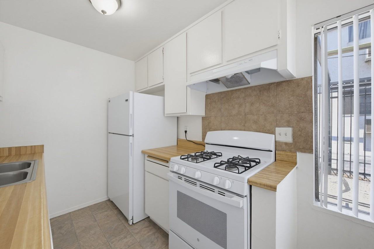 6907 Whitsett Ave #205A - Photo 7 of 13