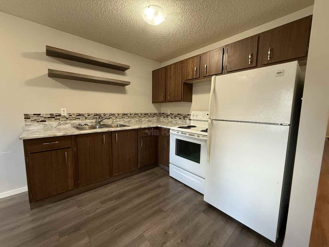 625 Columbia Blvd W #B - Photo 3 of 14