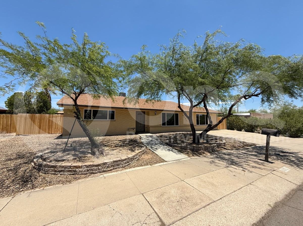 8601 E Calle Bolivar - Photo 2 of 46