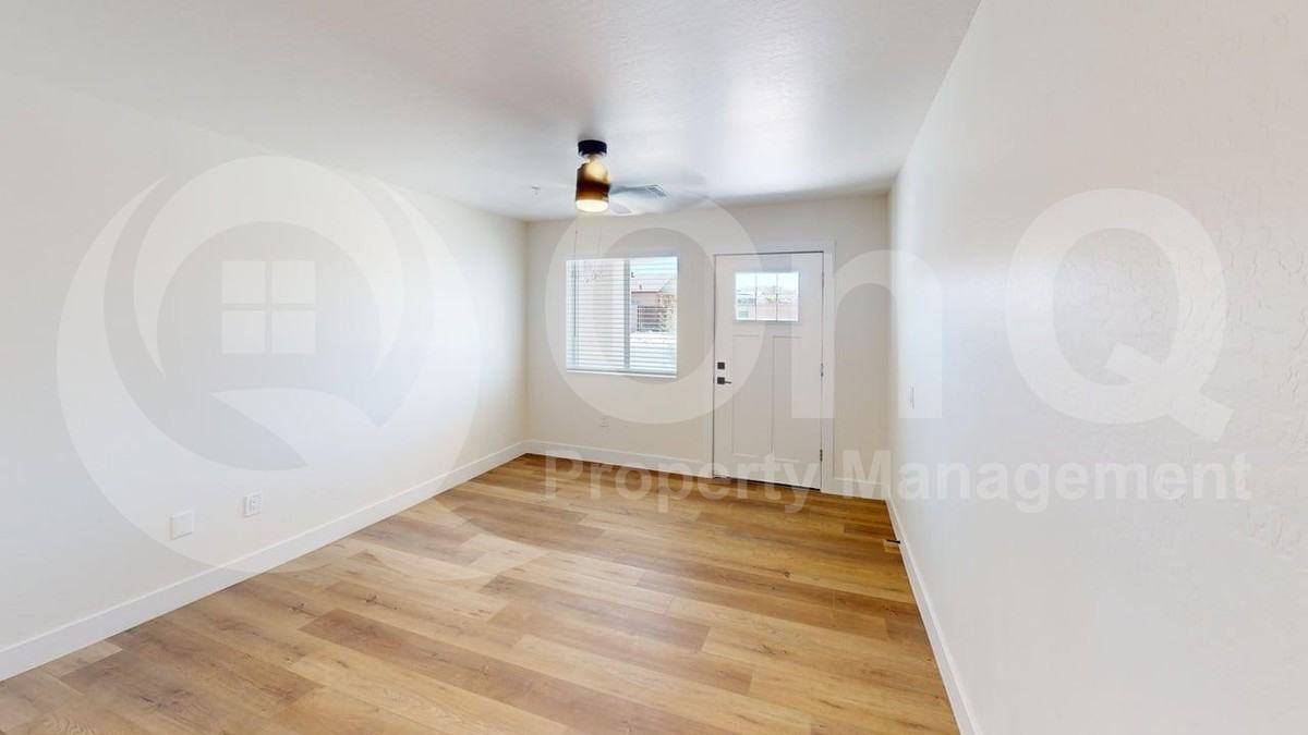 410 W Hadley St #3 - Photo 3 of 12