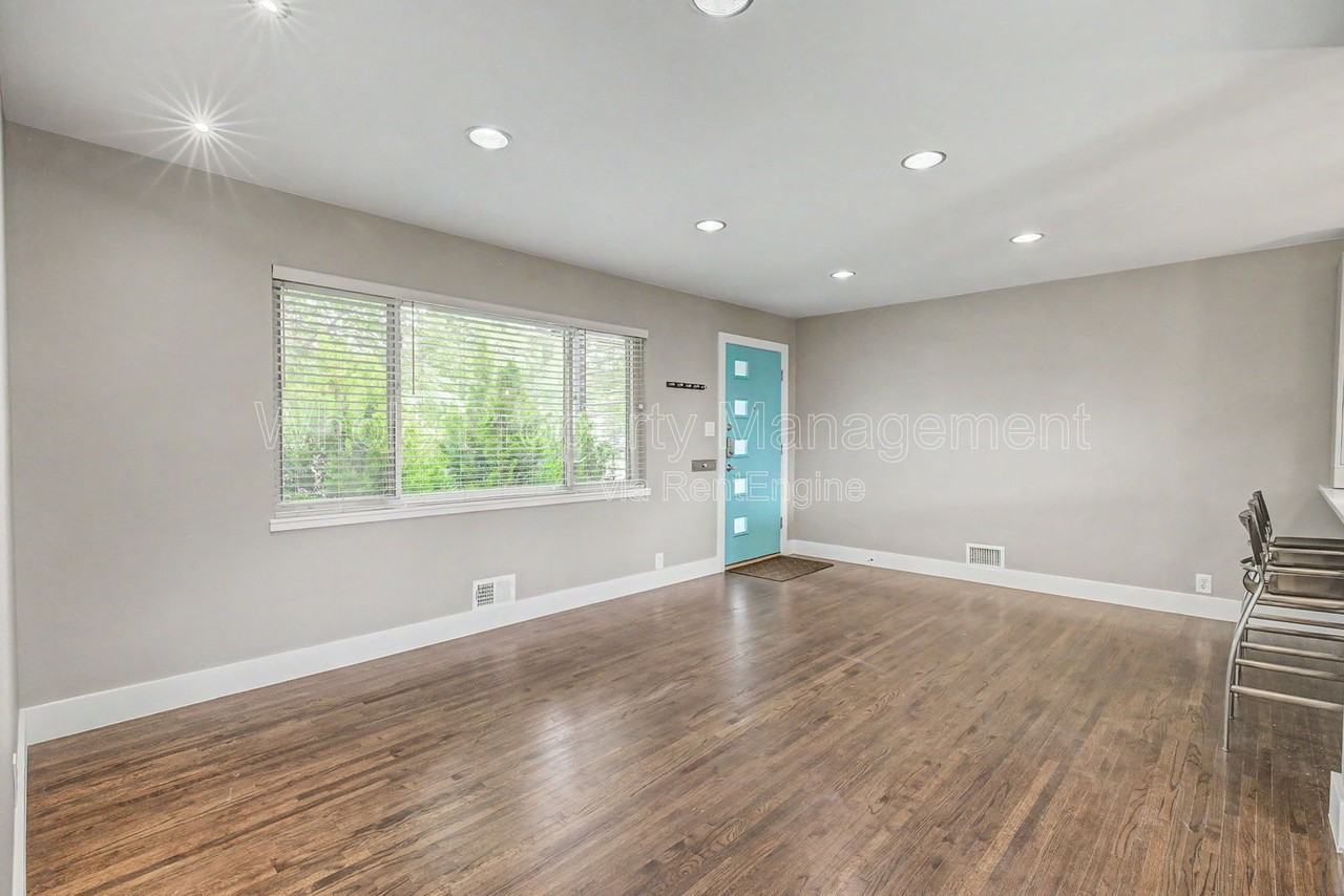 5565 E Bails Dr - Photo 2 of 27
