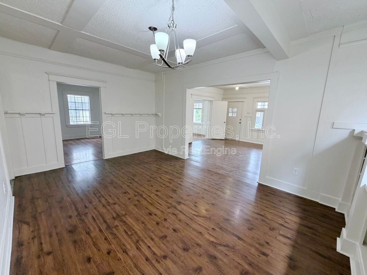860 W 56th St - Photo 4 of 27