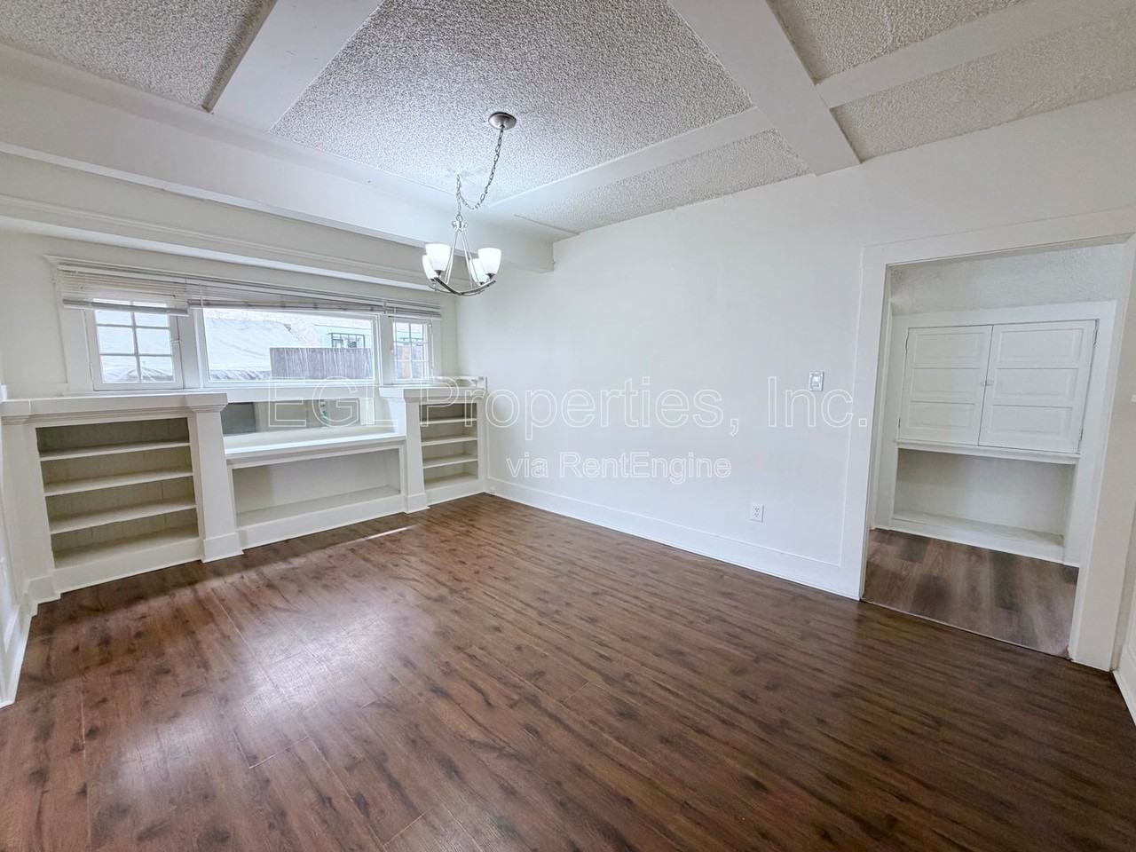 860 W 56th St - Photo 6 of 27