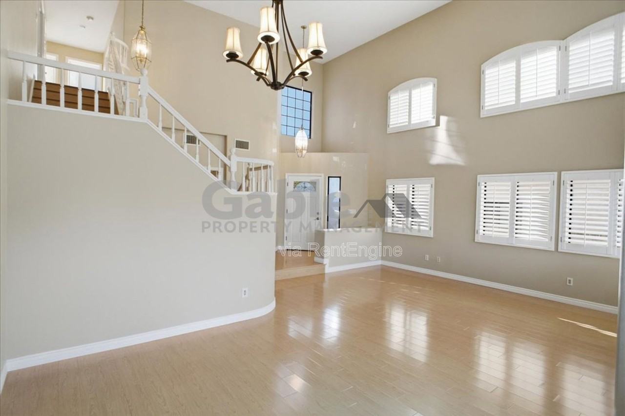 25344 Irving Ln - Photo 3 of 26