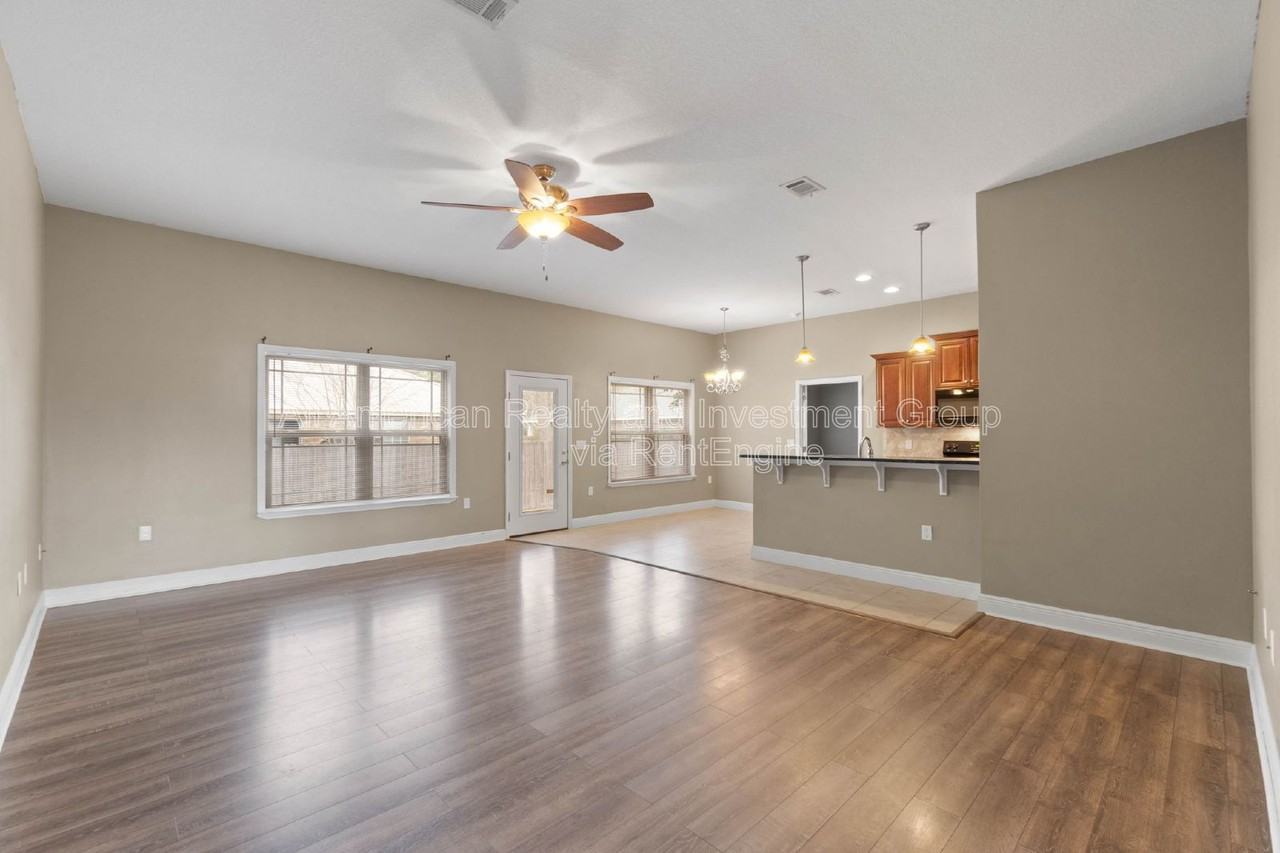 247 Terrance Ln - Photo 4 of 26