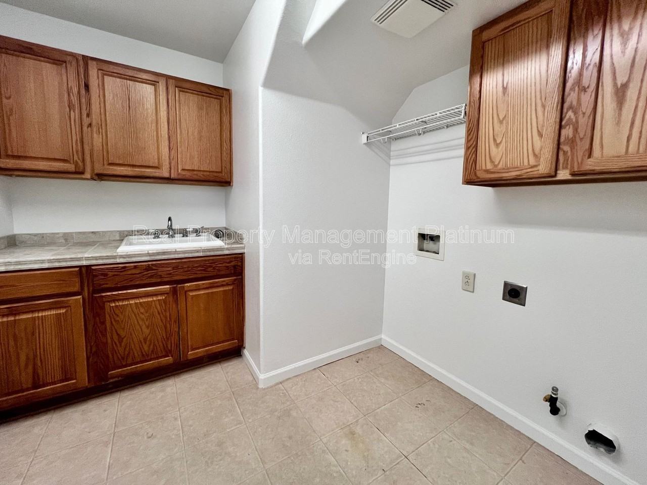 6054 E Hampton Way - Photo 6 of 30