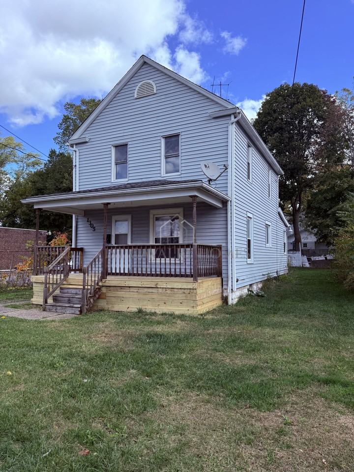 1305 Curtis St - Photo 2 of 17