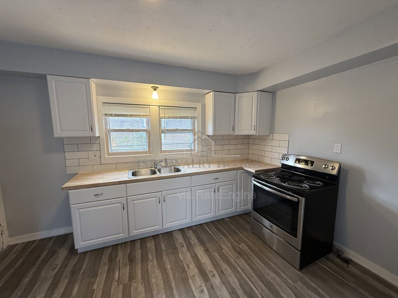1305 Curtis St - Photo 3 of 17