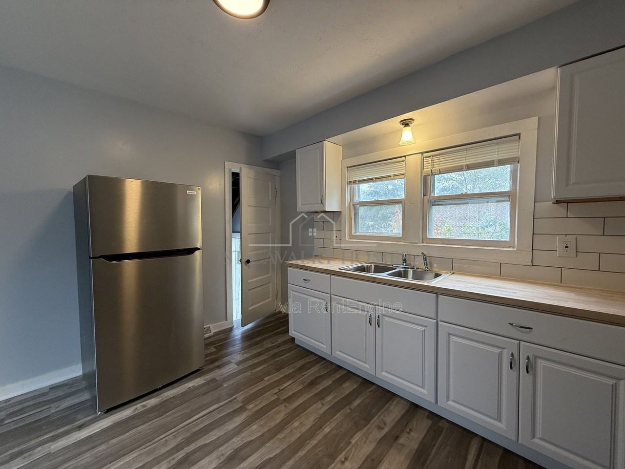 1305 Curtis St - Photo 4 of 17