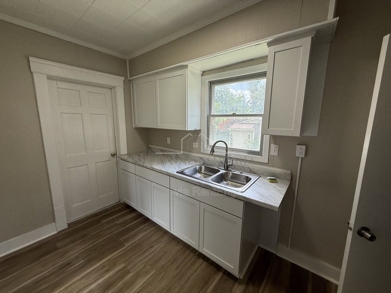 257 Arch St - Photo 4 of 8
