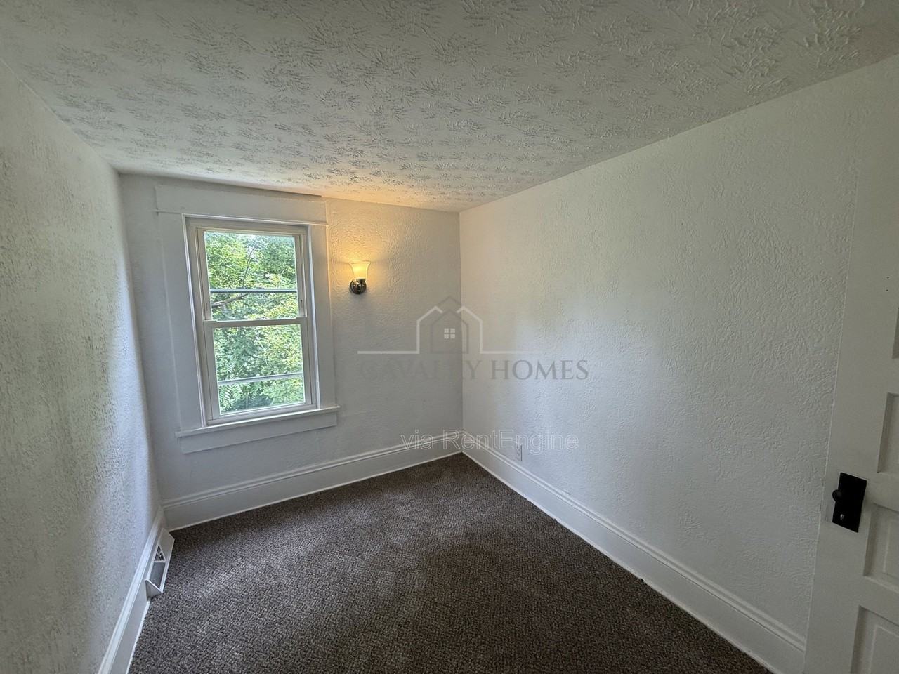 257 Arch St - Photo 6 of 8