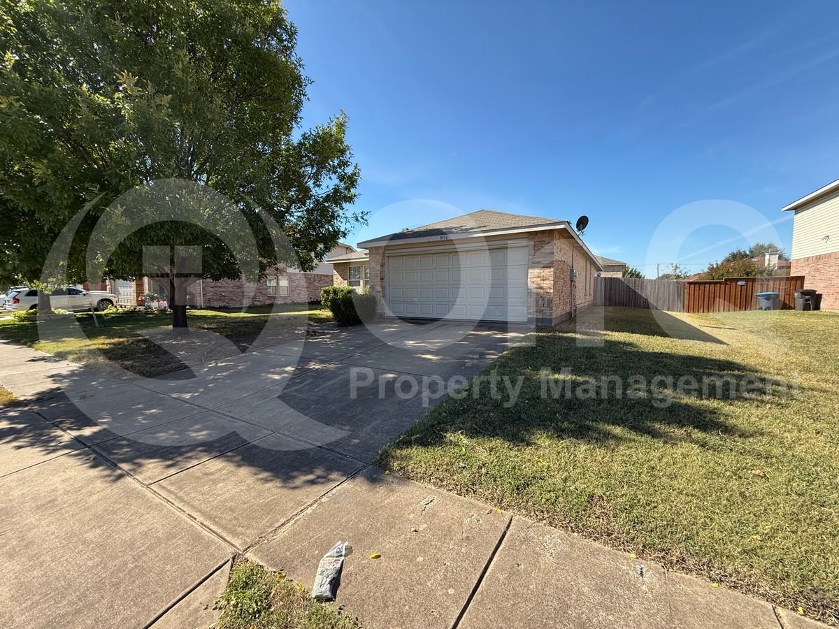 8956 Preakness Cir - Photo 4 of 23