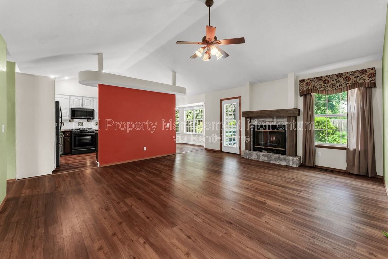 1111 W Poplar - Photo 6 of 34
