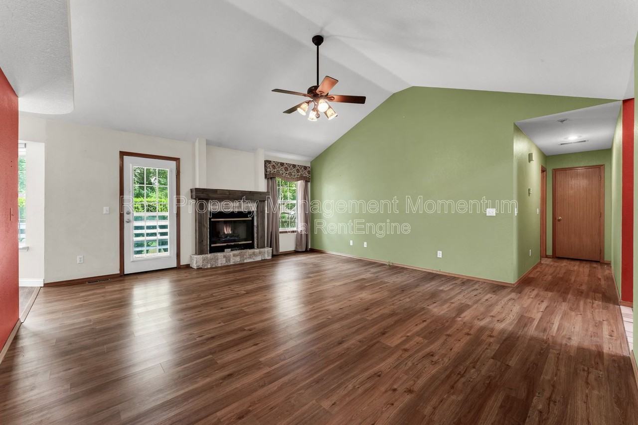 1111 W Poplar - Photo 7 of 34
