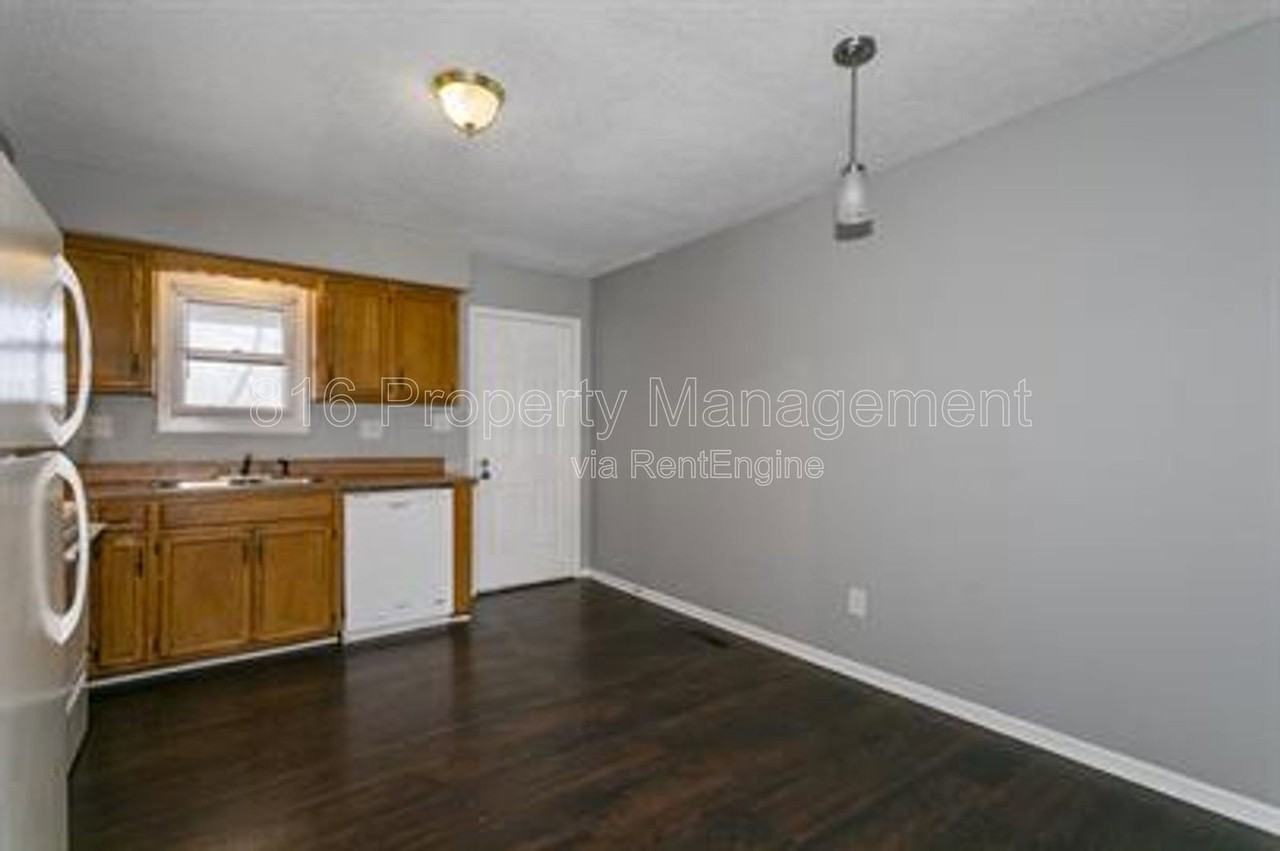 1229 W Hayward Ave #A - Photo 4 of 10
