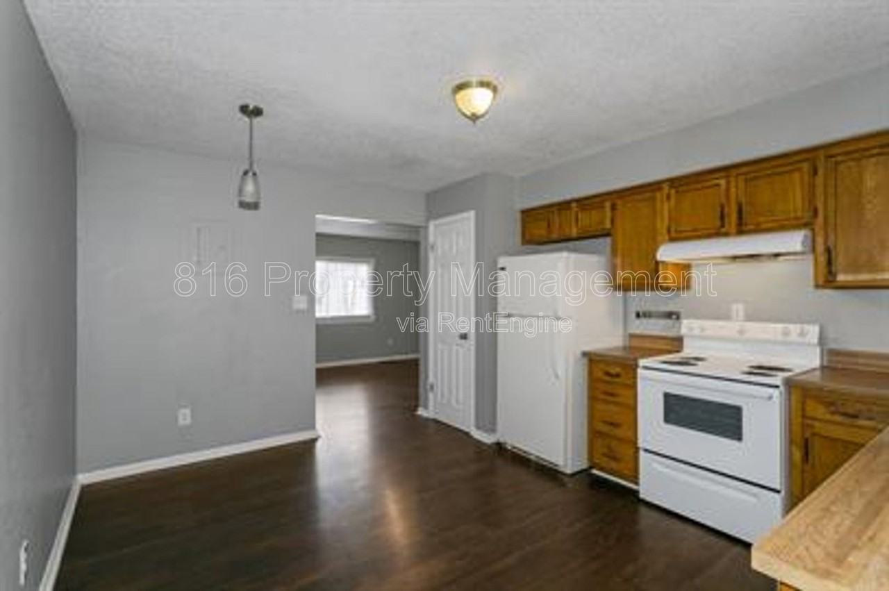 1229 W Hayward Ave #A - Photo 5 of 10