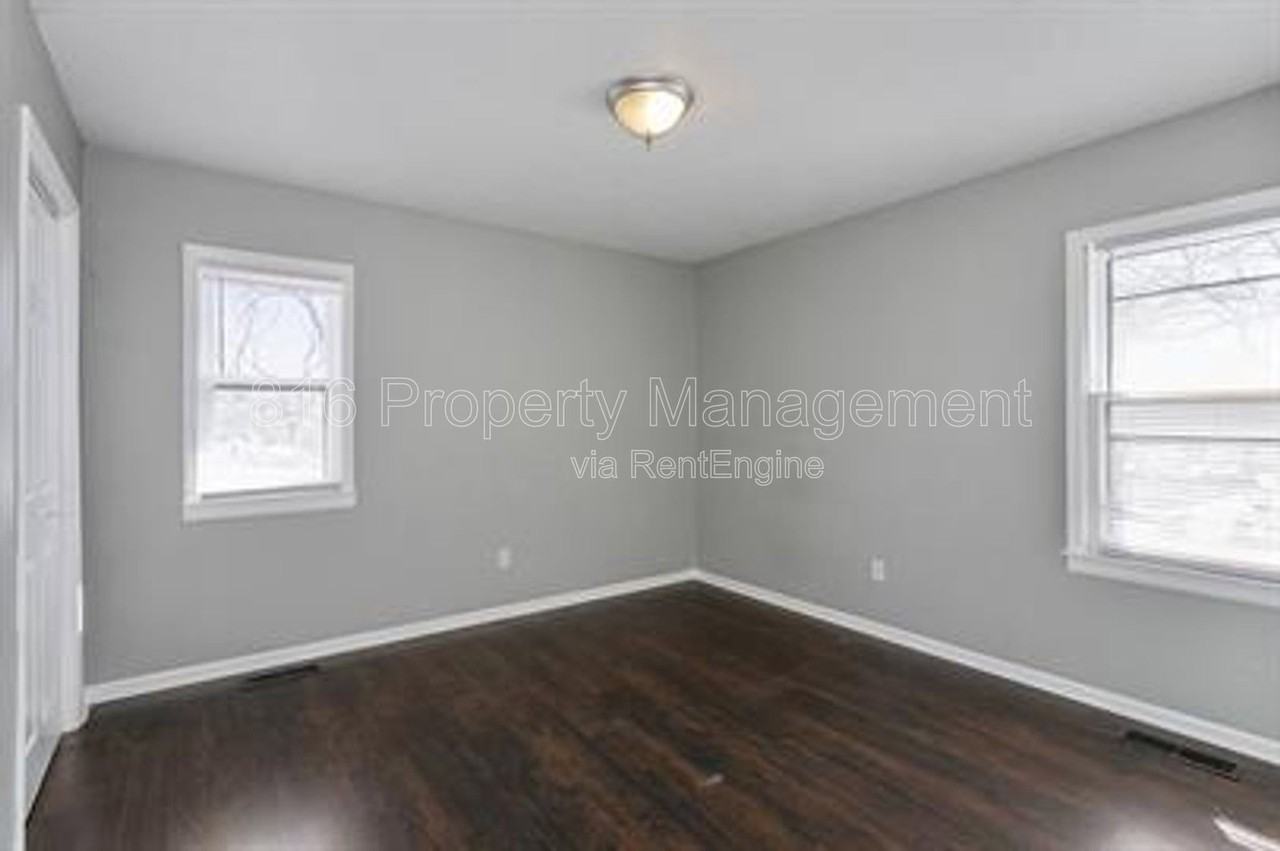 1229 W Hayward Ave #A - Photo 6 of 10