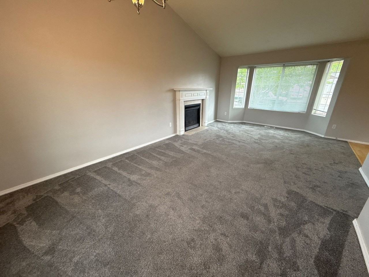 4105 Windy Ave Ne - Photo 3 of 29