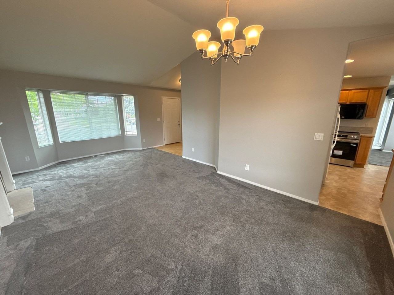 4105 Windy Ave Ne - Photo 4 of 29