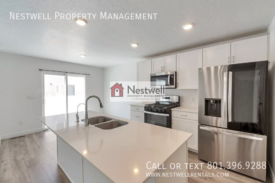 533 N Helmsman Ln - Photo 2 of 30