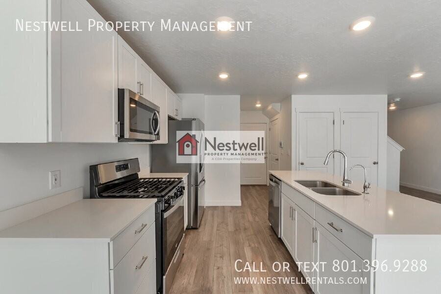 533 N Helmsman Ln - Photo 4 of 30