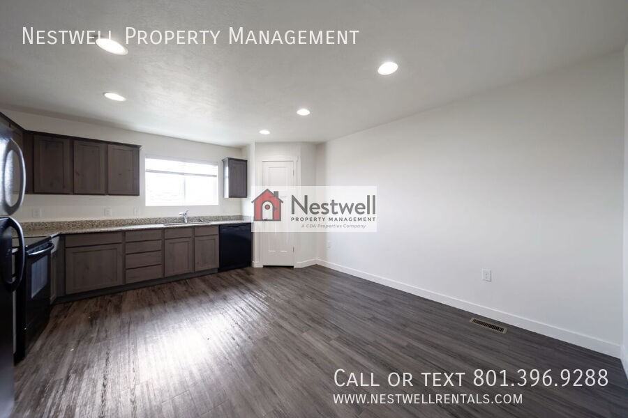 734 E 550 S #C - Photo 3 of 19