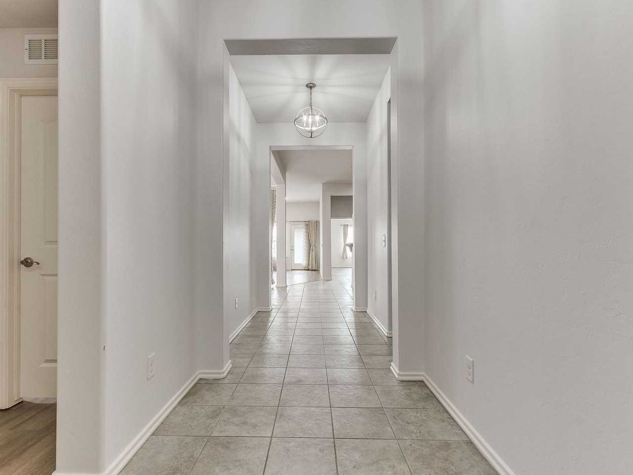 15704 Caney Dr - Photo 5 of 33