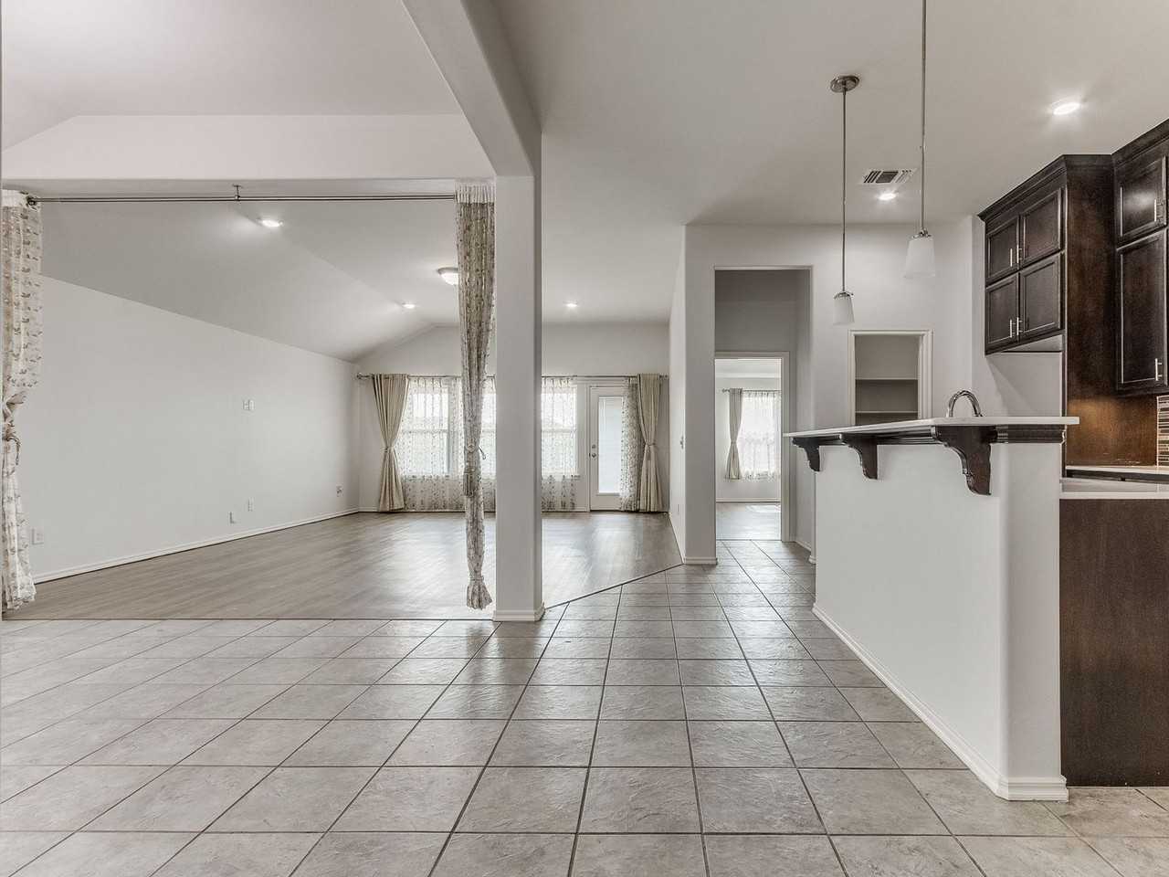 15704 Caney Dr - Photo 6 of 33