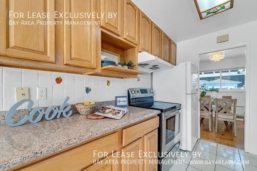 1210 Sleepy Hollow Ln - Photo 3 of 8