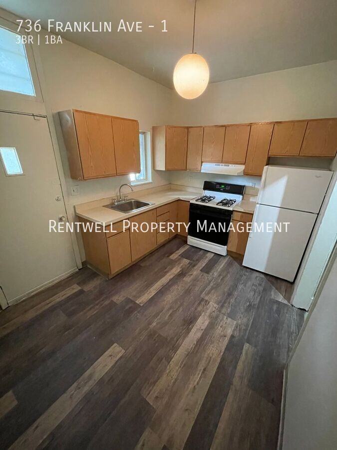 736 Franklin Ave #1 - Photo 5 of 20