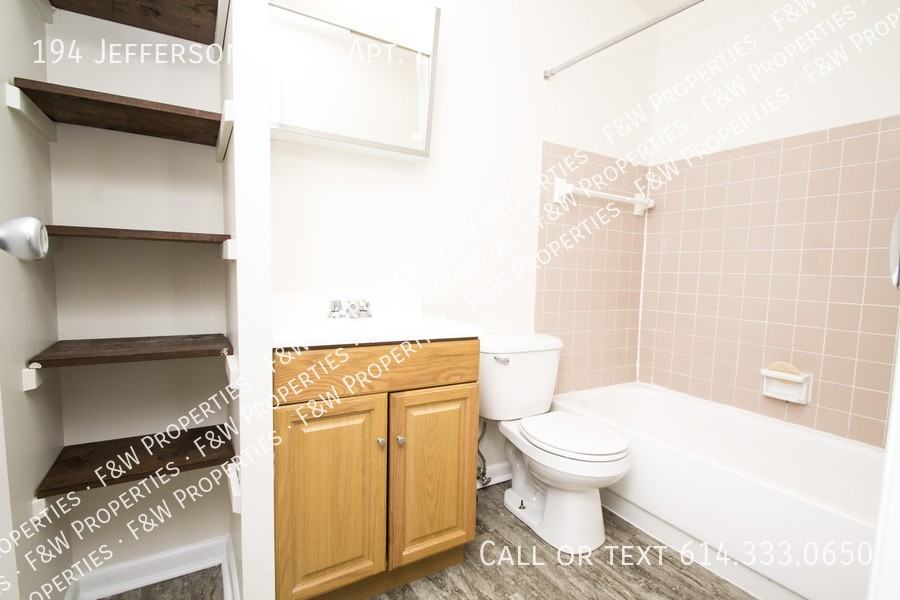 194 Jefferson Ave #E - Photo 6 of 10