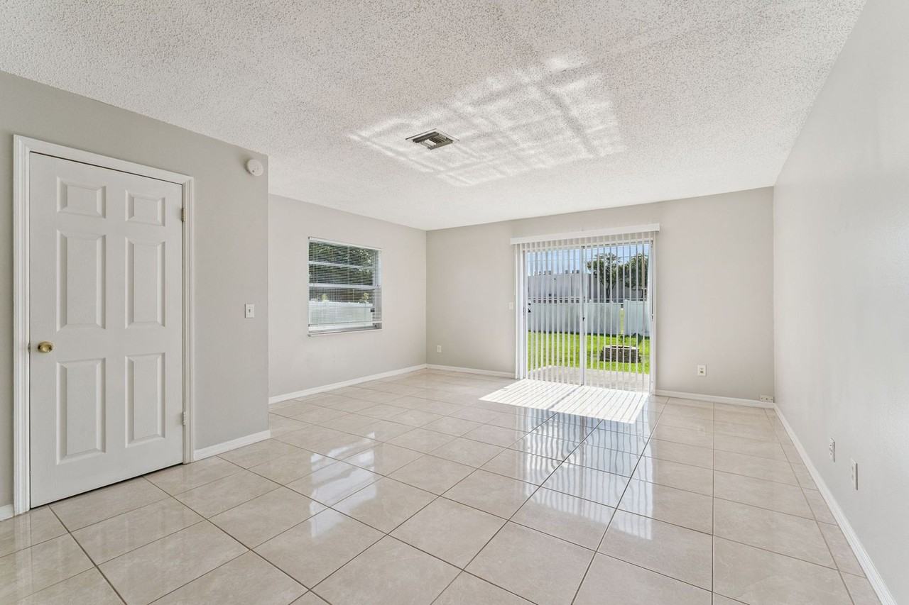 535 Verbena Ct - Photo 3 of 12