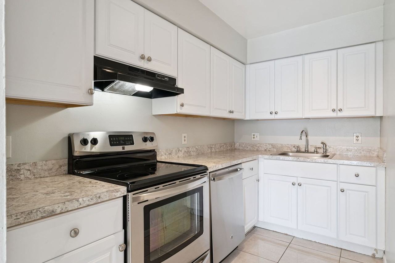 535 Verbena Ct - Photo 5 of 12