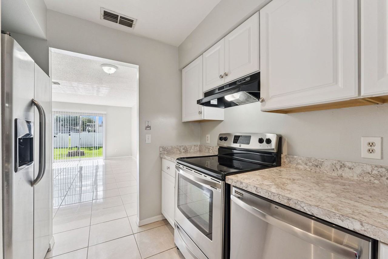 535 Verbena Ct - Photo 6 of 12