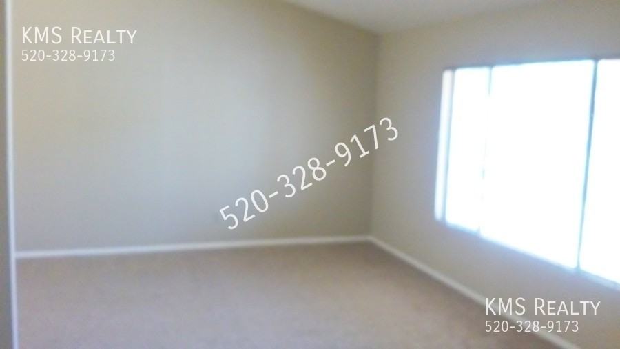 5451 S Southern Oak Dr - Photo 5 of 49
