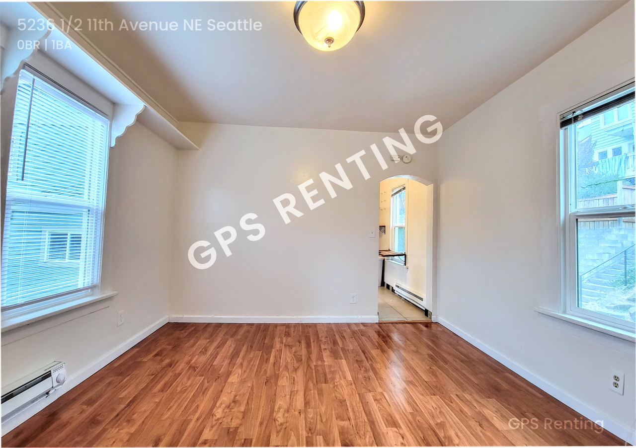 5236 1/2 11th Ave Ne - Photo 4 of 11