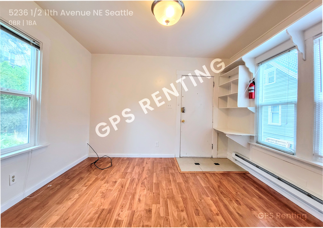 5236 1/2 11th Ave Ne - Photo 5 of 11