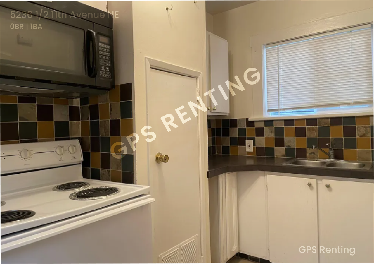5236 1/2 11th Ave Ne - Photo 6 of 11