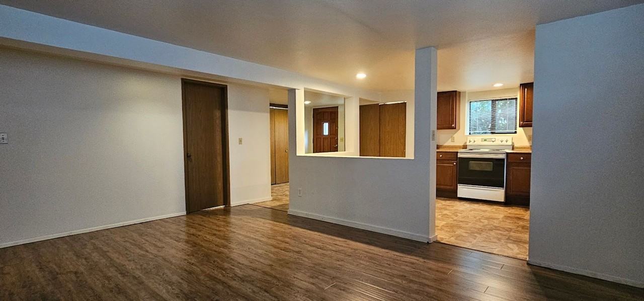 5302 9th Ave Ne #2 - Photo 3 of 32