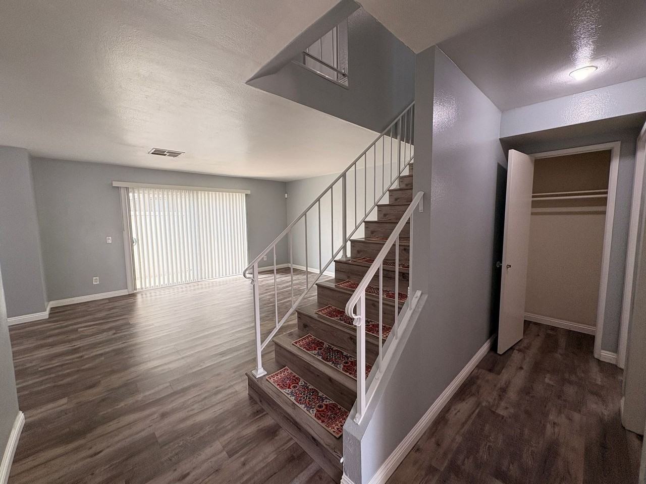 131 Alpine Ct - Photo 4 of 34