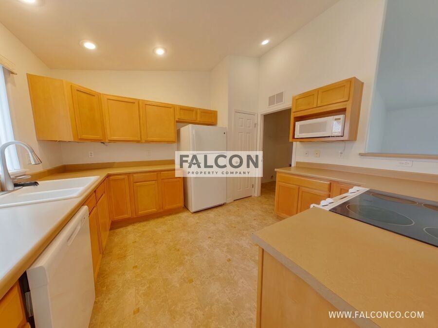 12061 Merrill Hts - Photo 2 of 14