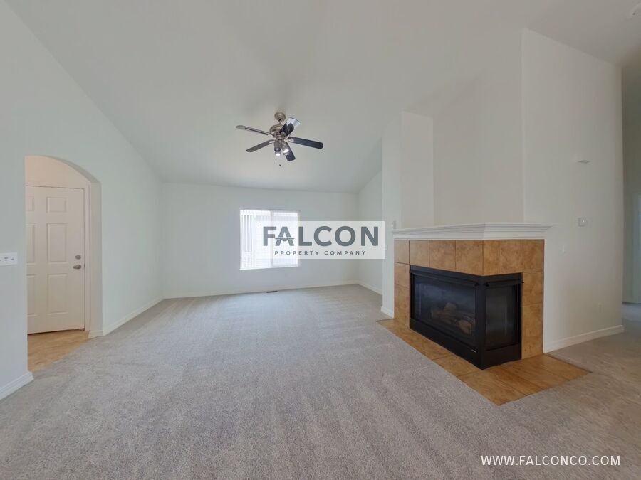 12061 Merrill Hts - Photo 3 of 14