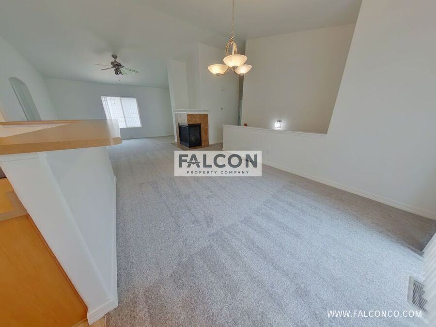 12061 Merrill Hts - Photo 4 of 14