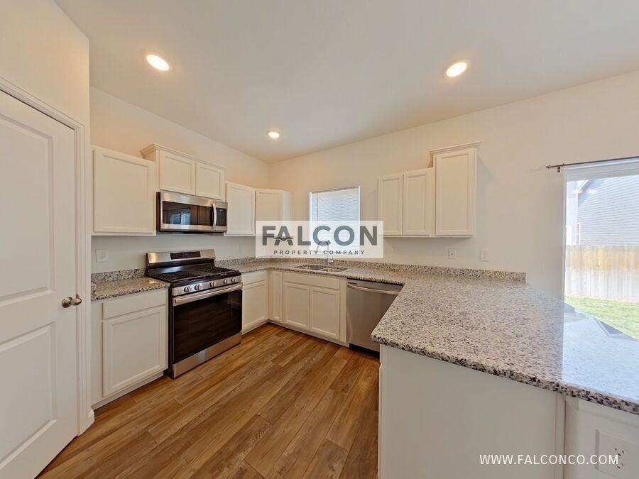 10512 Castor Dr - Photo 3 of 20