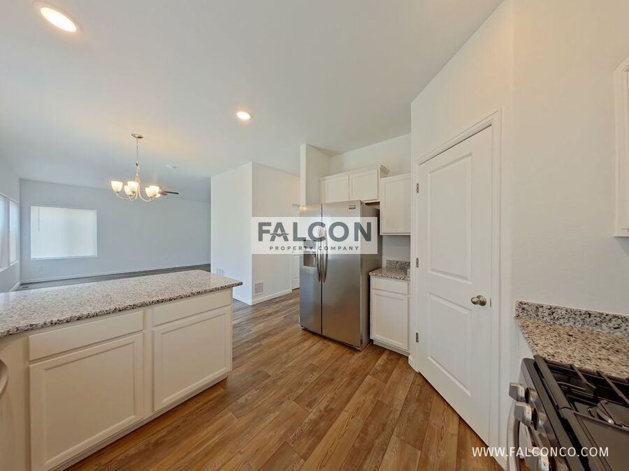 10512 Castor Dr - Photo 4 of 20