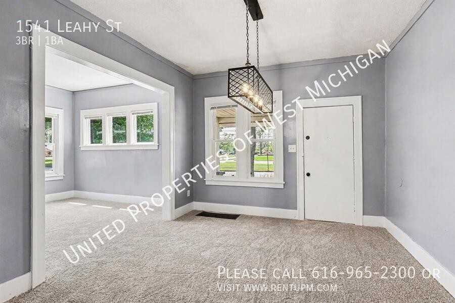 1541 Leahy St - Photo 4 of 19